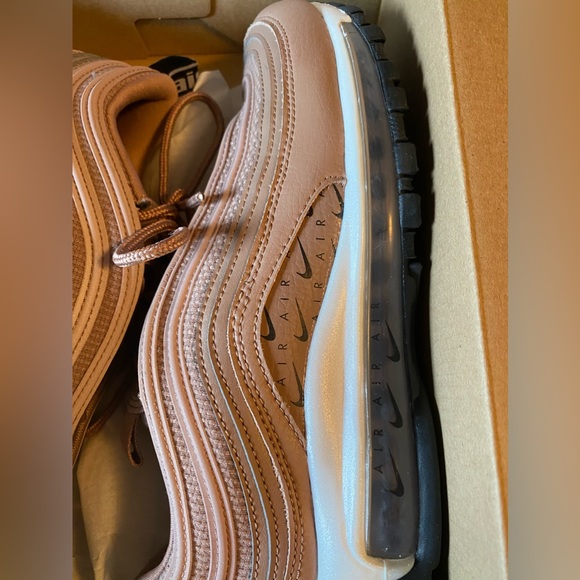 W Air Max 97 Lx size 9 - Picture 2 of 7